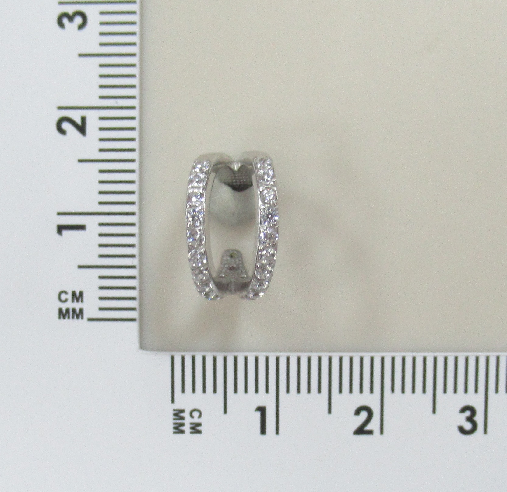 Серебряная серьга-кафф 925 пробы; вставки 26 Фианит бесцв.;